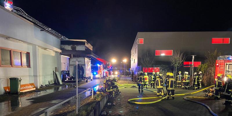 Feuerwehr Holzminden im Einsatz - Allersheimer Straße voll gesperrt
